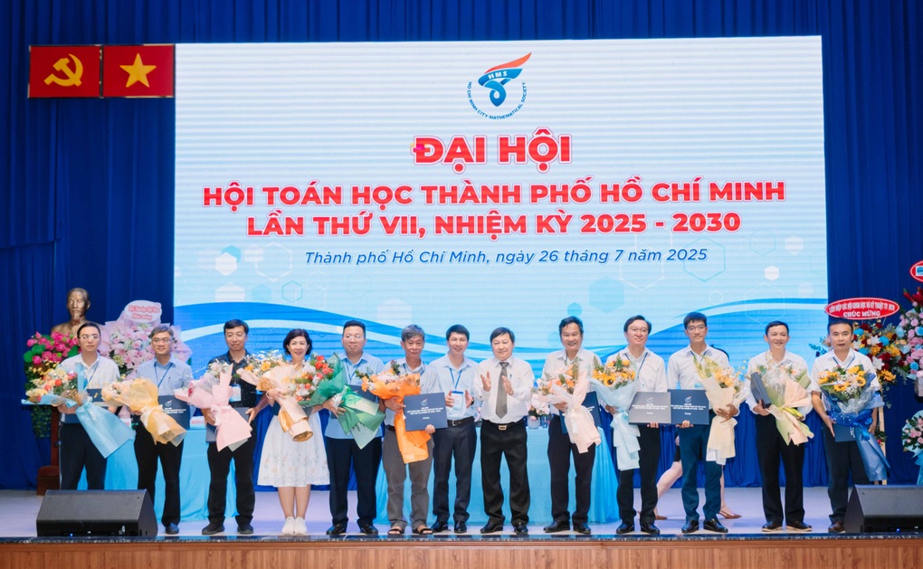 PGS.TS Phạm Hoàng Quân làm Chủ tịch Hội Toán học TPHCM - 2 PGS.TS Phạm Hoàng Quân làm Chủ tịch Hội Toán học TPHCM - 2
