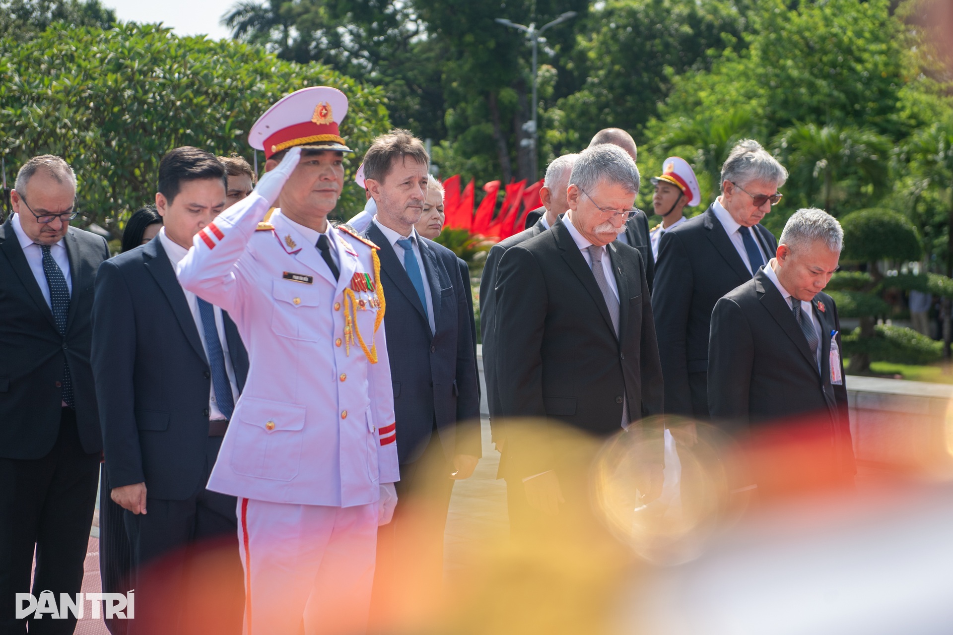 Macaristan Ulusal Meclisi Başkanı Tran Thanh Man, Macaristan Ulusal Meclisi Başkanı'nın karşılama törenine başkanlık etti - 3 Chủ tịch Quốc hội Trần Thanh Mẫn chủ trì lễ đón Chủ tịch Quốc hội Hungary - 3