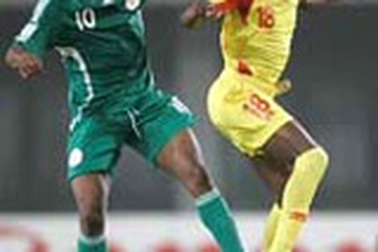 Hạ Mali, “Voi rừng” đưa “siêu đại bàng” vào Tứ kết.