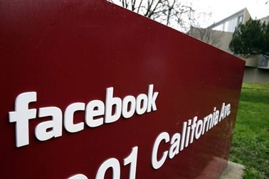 Facebook lộ kế hoạch “thuê quân” chơi xấu Google