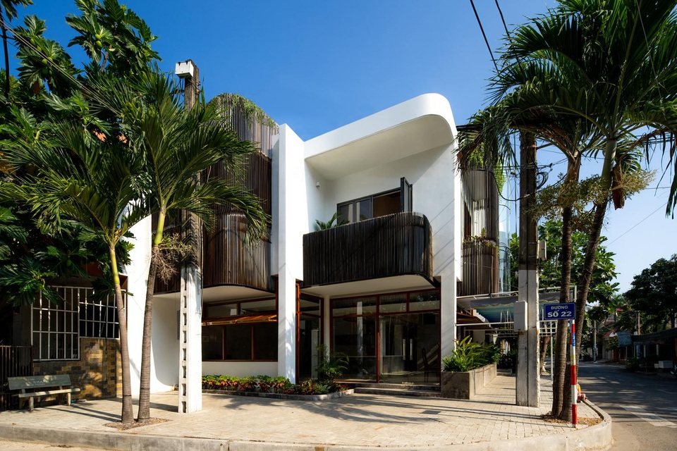 Hai ngôi nhà ở Sài Gòn được đập thông làm 1 gây bất ngờ vì thiết kế độc đáo - 6 Hai ngôi nhà ở Sài Gòn được đập thông làm 1 gây bất ngờ vì thiết kế độc đáo - 6