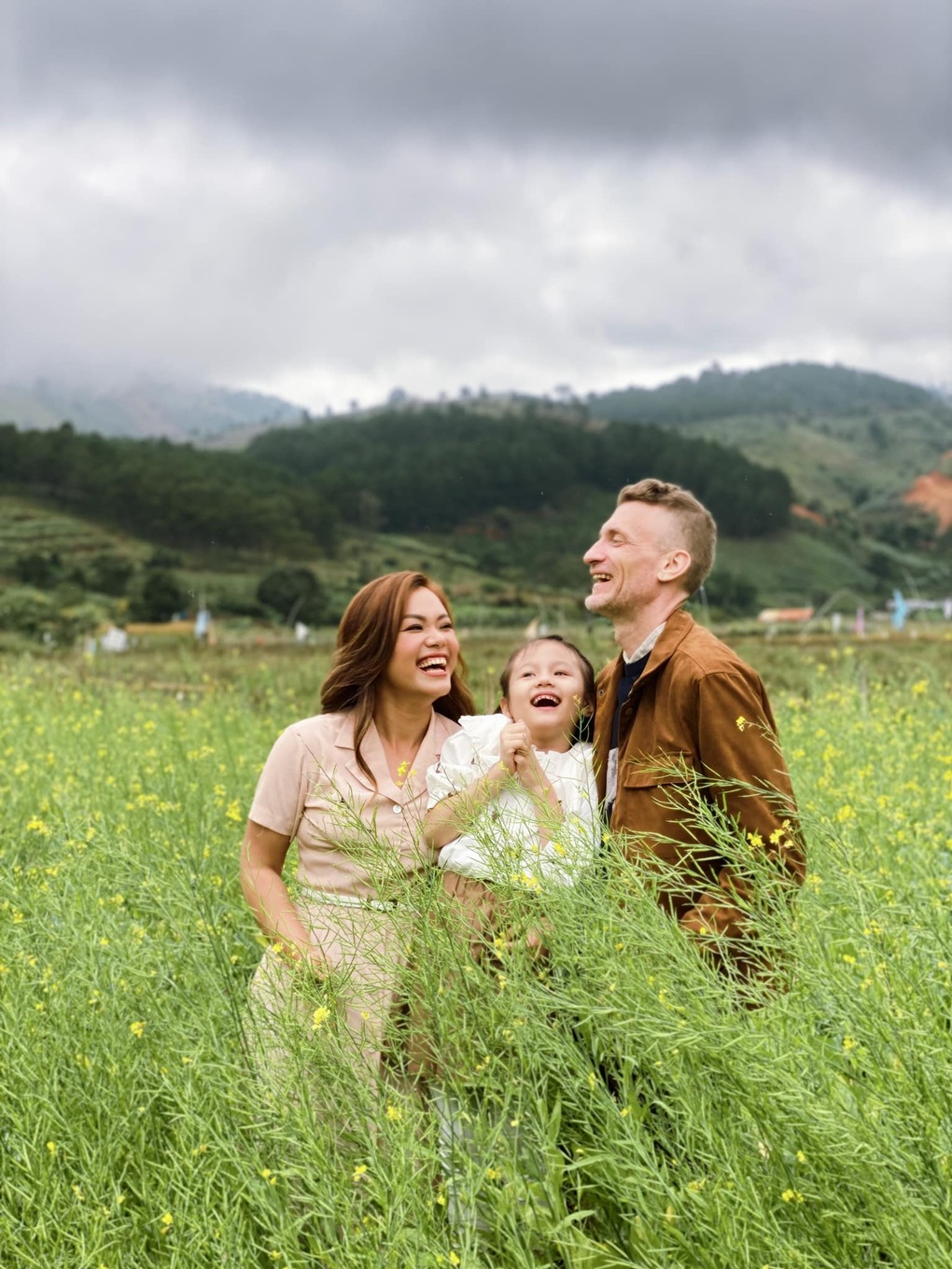 Ngã rẽ của Quán quân Vietnam Idol: Người vụt sáng, người bỏ về quê sau ồn ào - 2 Ngã rẽ của Quán quân Vietnam Idol: Người vụt sáng, người bỏ về quê sau ồn ào - 2