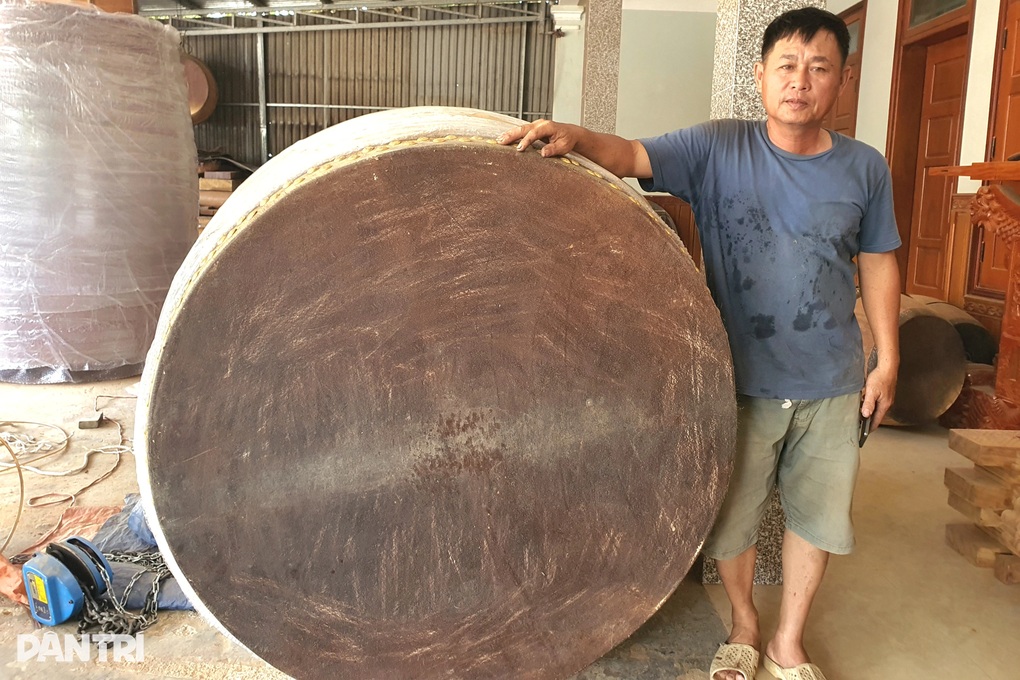 Gia tộc làm trống khổng lồ từ gỗ đặc, có chiếc giá 4 tỷ đồng - 3 Gia tộc làm trống khổng lồ từ gỗ đặc, có chiếc giá 4 tỷ đồng - 3