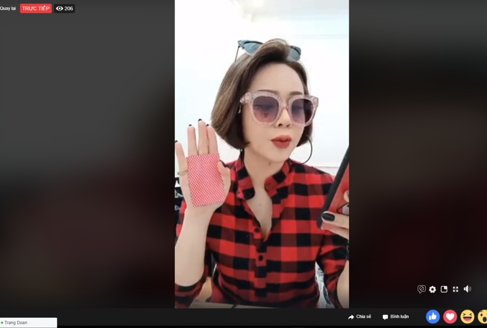 Nở rộ trào lưu livestream bán hàng - người tiêu dùng mất gì? - 1 Nở rộ trào lưu livestream bán hàng - người tiêu dùng mất gì? - 1