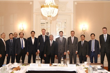 Thủ tướng đối thoại với doanh nghiệp Hà Lan ngay trong bữa sáng