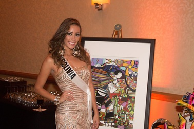 Người đẹp hoàn vũ dự gala đấu giá từ thiện