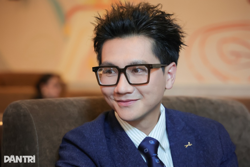 MC Công Tố: “Tôi bật khóc giữa một ngày thu đẹp trời mà không hiểu lý do”