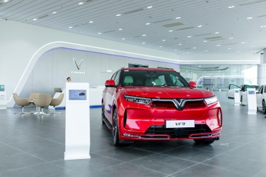 "Mua một tặng 3" với ô tô điện VinFast trong tháng 9