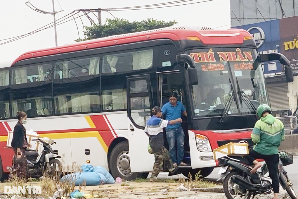 Sở Giao thông Vận tải TPHCM than khó khi xử lý xe dù, bến cóc - 2 Sở Giao thông Vận tải TPHCM than khó khi xử lý xe dù, bến cóc - 2