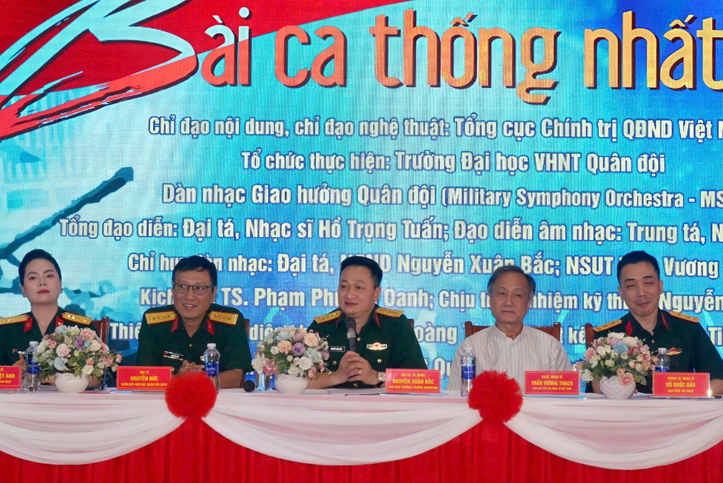 Đêm nhạc Bài ca thống nhất có tiết mục quy tụ 100 nghệ sĩ - 1 Đêm nhạc Bài ca thống nhất có tiết mục quy tụ 100 nghệ sĩ - 1