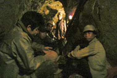 Phá núi tìm vàng 