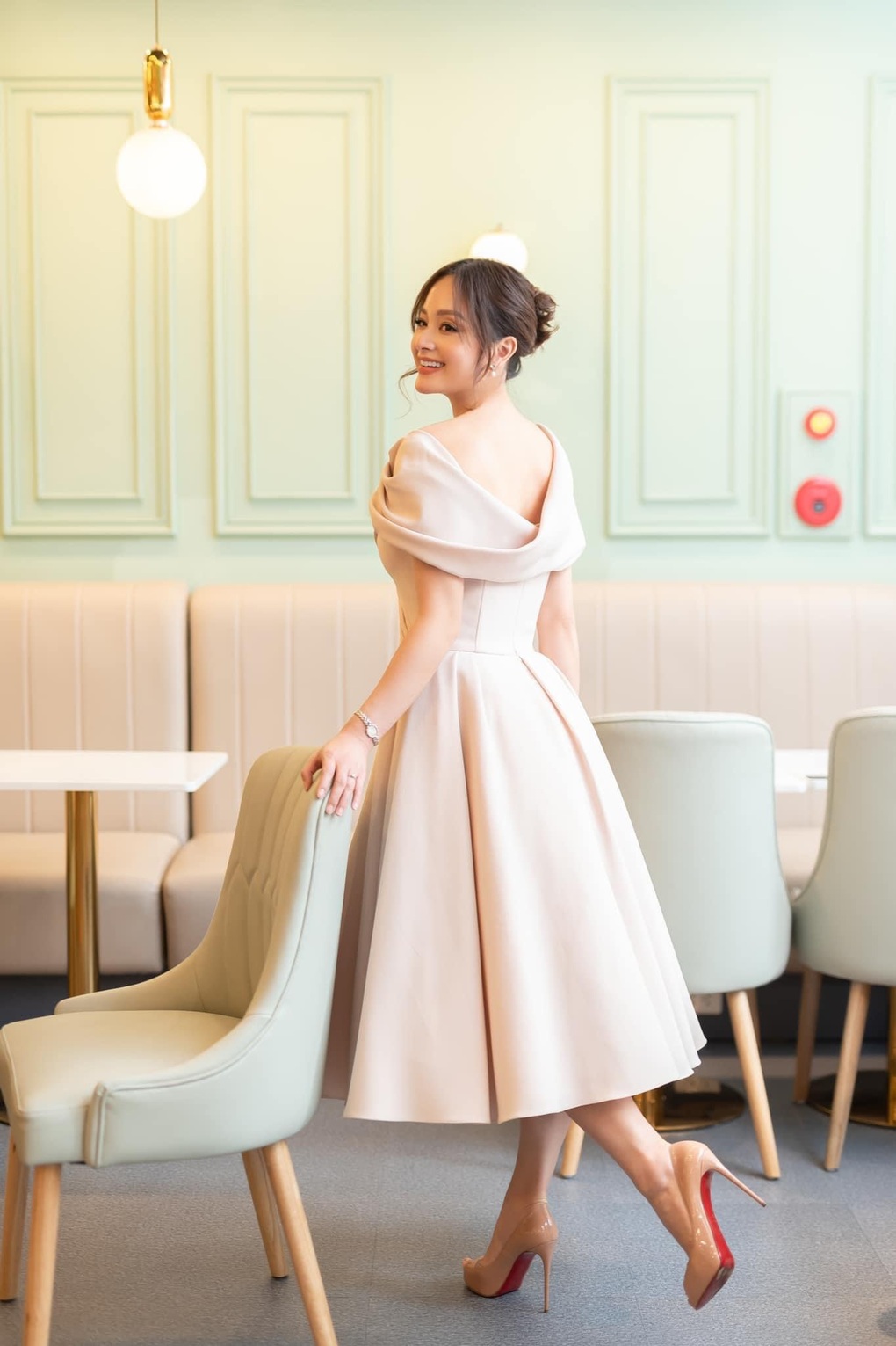 Học vấn xuất sắc của diễn viên Lan Phương: Học cùng lúc hai trường đại học - 4 Học vấn xuất sắc của diễn viên Lan Phương: Học cùng lúc hai trường đại học - 4