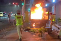 Người đốt 4 xe máy khi vi phạm nồng độ cồn có thể bị xử lý hình sự