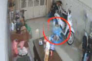 Clip "khoảnh khắc trần thạch cao đổ sập suýt đè vào em bé" gây sốc tuần qua