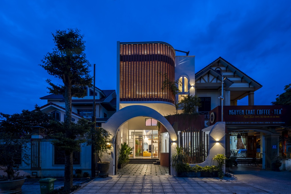 Ngôi nhà đèn lồng ở Quảng Trị, nắng 40 độ không cần điều hòa vẫn mát - 8 Ngôi nhà đèn lồng ở Quảng Trị, nắng 40 độ không cần điều hòa vẫn mát - 8