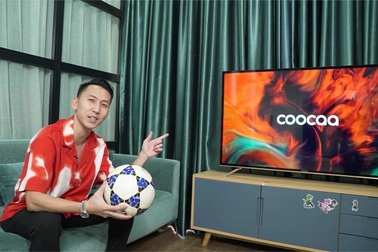 Cổ vũ tuyển Việt Nam trước thềm AFF Suzuki Cup 2020 cùng tiền vệ Nghiêm Xuân Tú và coocaa super TV