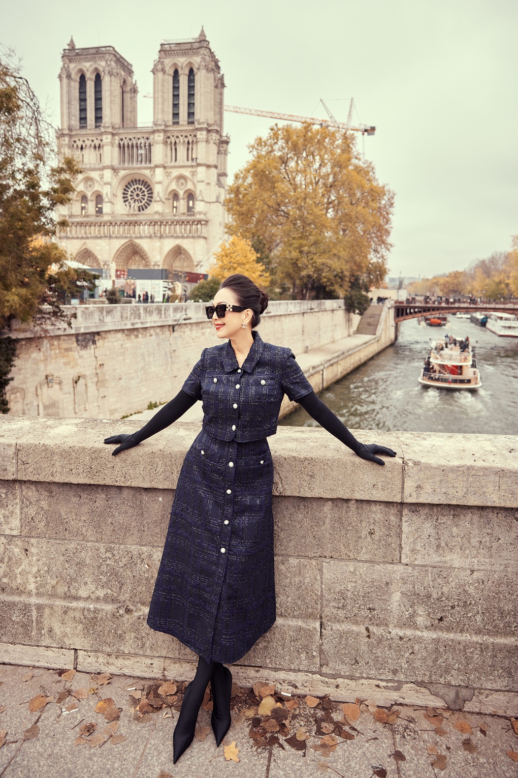 Tuổi 60 của nữ hoàng ảnh lịch Diễm My: Dát hàng hiệu dạo chơi Paris - 3 Tuổi 60 của nữ hoàng ảnh lịch Diễm My: Dát hàng hiệu dạo chơi Paris - 3