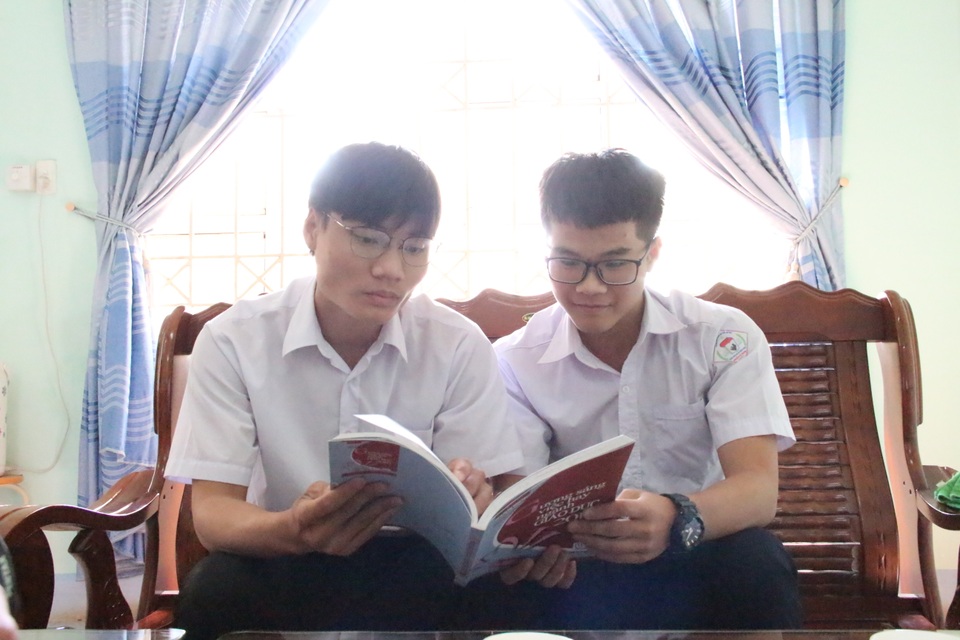 Hai học sinh lớp 12 nghiên cứu hệ thống giám sát người đeo khẩu trang - 4