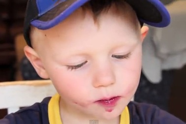 “Hôm nay ở trường con học gì?”