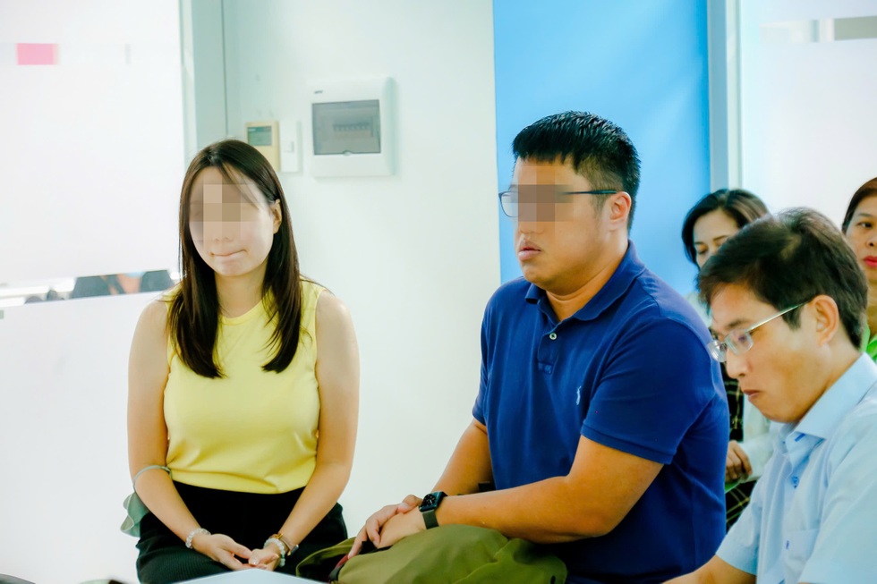 “Ba lần khóc” của sản phụ Singapore sang TPHCM cứu con và số 9 may mắn - 2 “Ba lần khóc” của sản phụ Singapore sang TPHCM cứu con và số 9 may mắn - 2