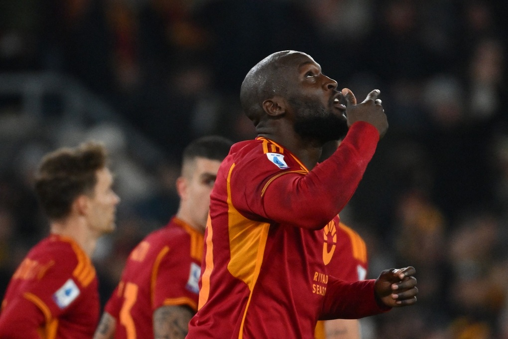 Lukaku ghi bàn và nhận thẻ đỏ dại dột, HLV Mourinho nở nụ cười bí ẩn - 1 Lukaku ghi bàn và nhận thẻ đỏ dại dột, HLV Mourinho nở nụ cười bí ẩn - 1