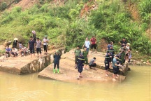 Vụ người phụ nữ đi cho vịt ăn bị lũ cuốn: 22 giờ tìm kiếm chưa có kết quả