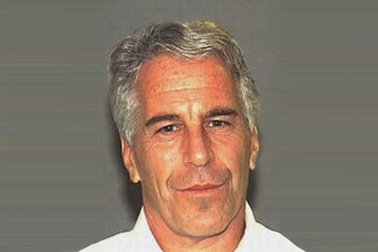 Tỷ phú ấu dâm Mỹ bị gãy xương cổ sau khi tự tử trong tù