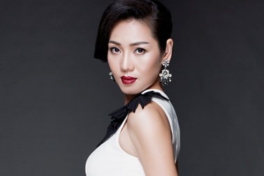 “Người tình kém 30 tuổi” của Phó Đức Phương tái xuất cùng nhạc xưa