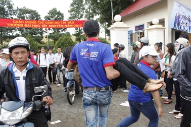 Một thí sinh ngất xỉu khi đang làm bài thi Toán