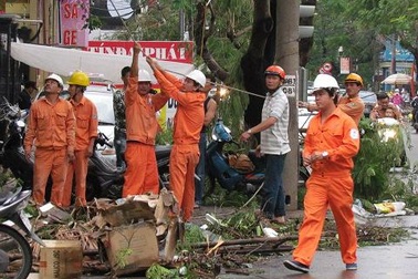 400 tỷ đồng của EVN "bốc hơi" theo bão số 8