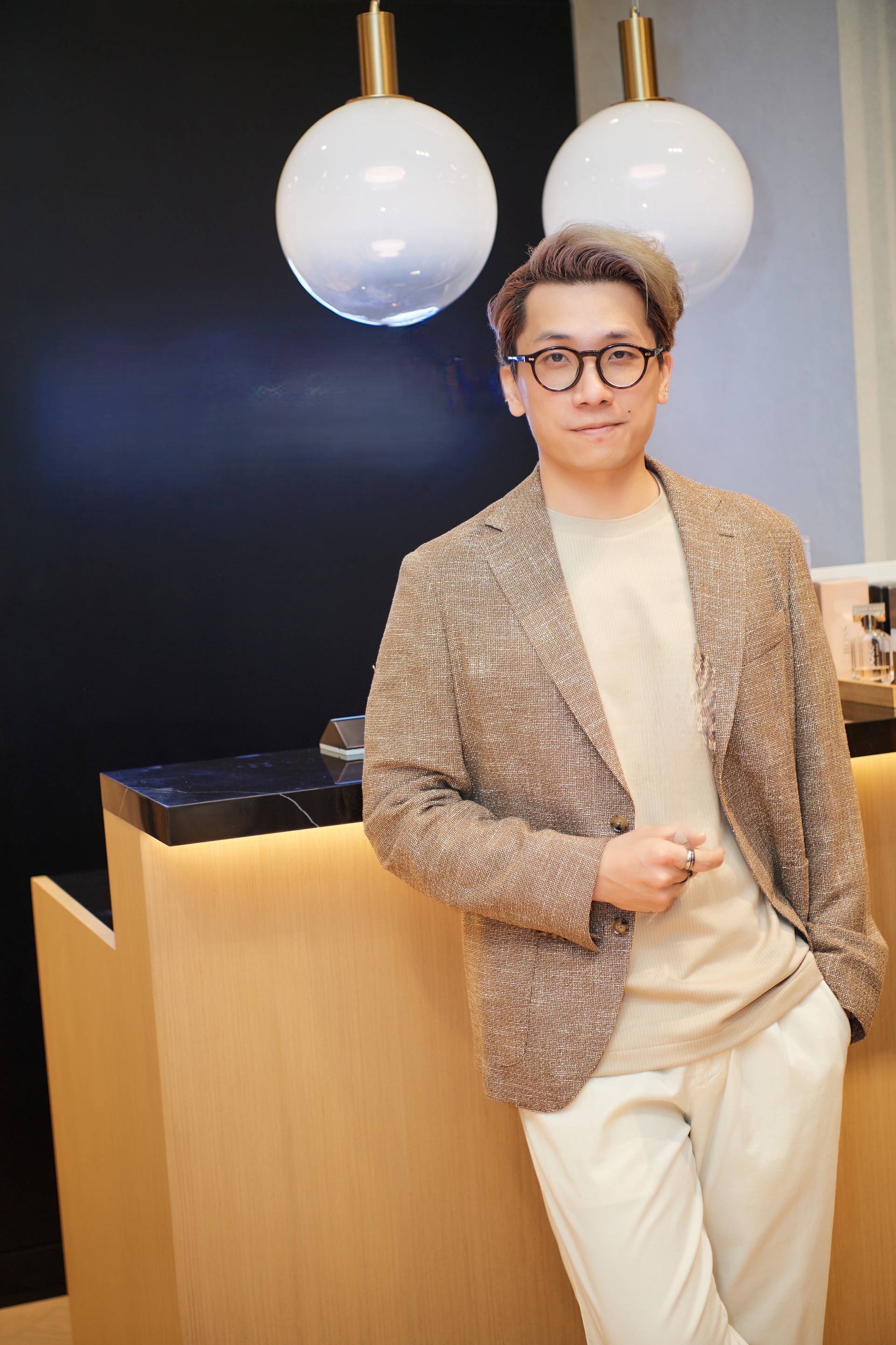 Thiên Minh, Bình An chuộng diện đồ tối giản nhưng vẫn sành điệu - 12 Thiên Minh, Bình An chuộng diện đồ tối giản nhưng vẫn sành điệu - 12