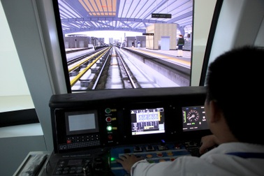 Lái tàu Cát Linh - Hà Đông trên mô hình để tập xử lý sự cố