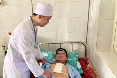 Khối u khổng lồ, nặng gần 8kg trong lồng ngực người đàn ông