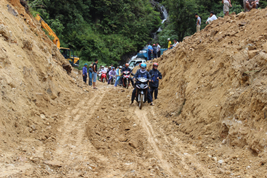 Lở đất làm sập nhà, 1 người tử vong