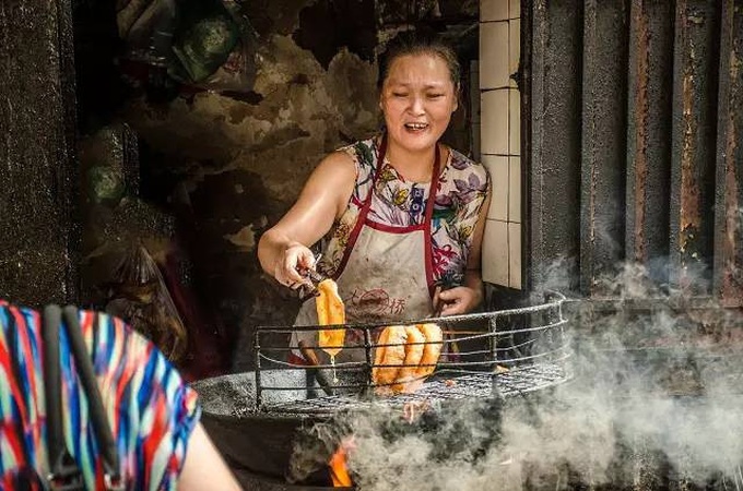 Vũ Hán hết phong tỏa, nhiều người vội đi tìm đến hàng thức ăn quen thuộc mới biết tin bà chủ đã qua đời trong đại dịch Covid-19 - Ảnh 4.