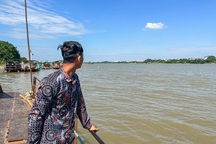 Hiện trường nơi phát hiện thi thể cô gái bị phân xác ở sông Hồng