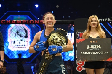 Nữ võ sĩ người Mỹ lần đầu vô địch MMA Championship