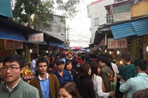 Hàng vạn người chen chân “vay tiền” ở Đền Bà Chúa Kho