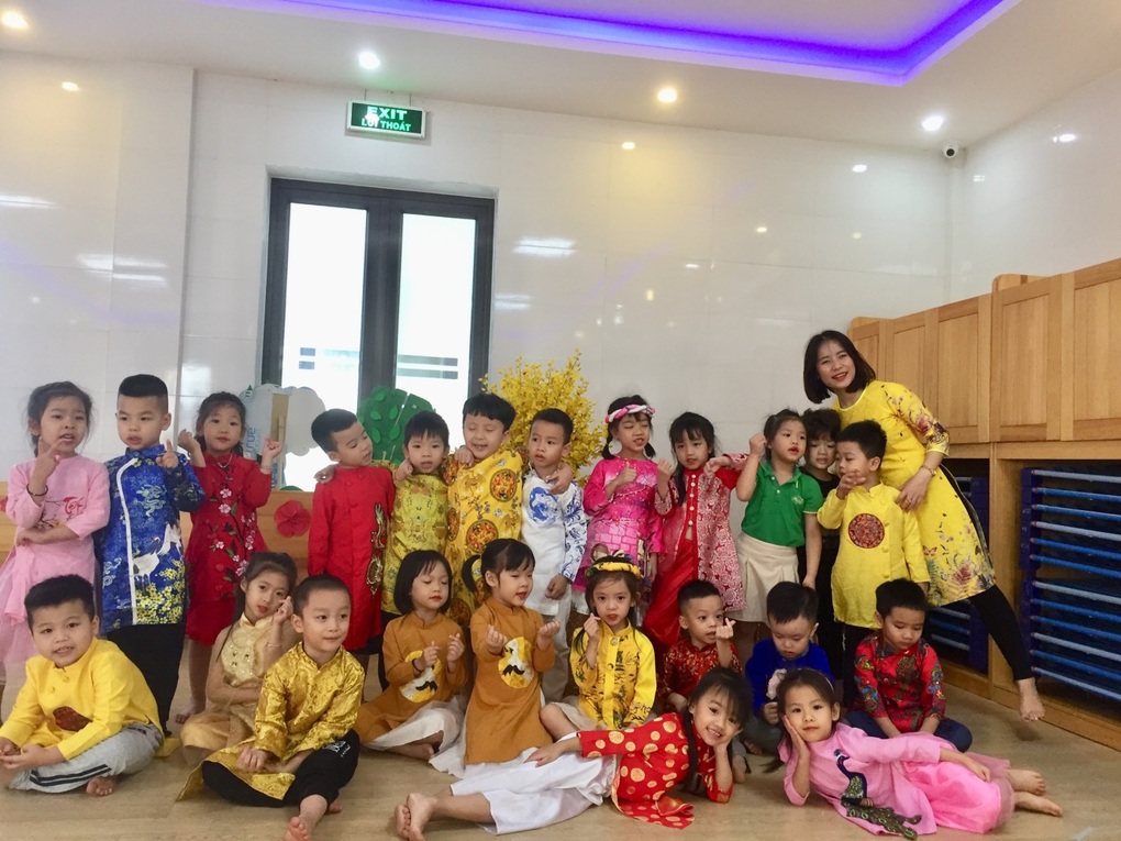 Cô giáo khuyết tật viết chữ đẹp như in bằng tay trái - 5 Cô giáo khuyết tật viết chữ đẹp như in bằng tay trái - 5