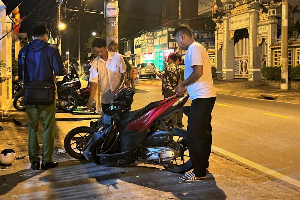 Nam sinh viên năm cuối nằm bất động trên vỉa hè ở TPHCM - 1 Nam sinh viên năm cuối nằm bất động trên vỉa hè ở TPHCM - 1