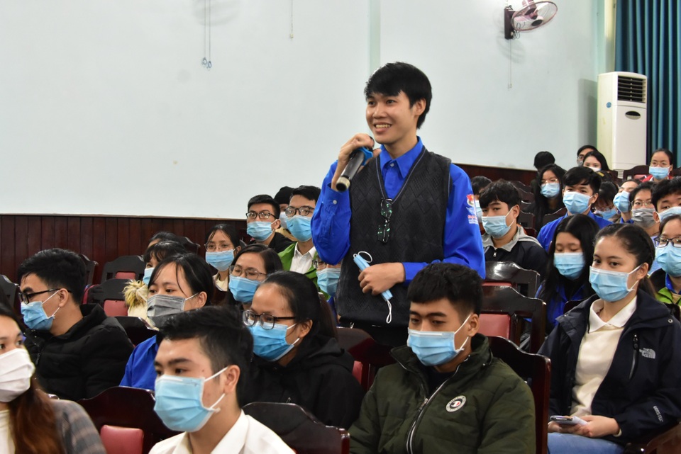 Sinh viên Y dược Huế đối thoại với Chủ tịch tỉnh - 2 Sinh viên Y dược Huế đối thoại với Chủ tịch tỉnh - 2