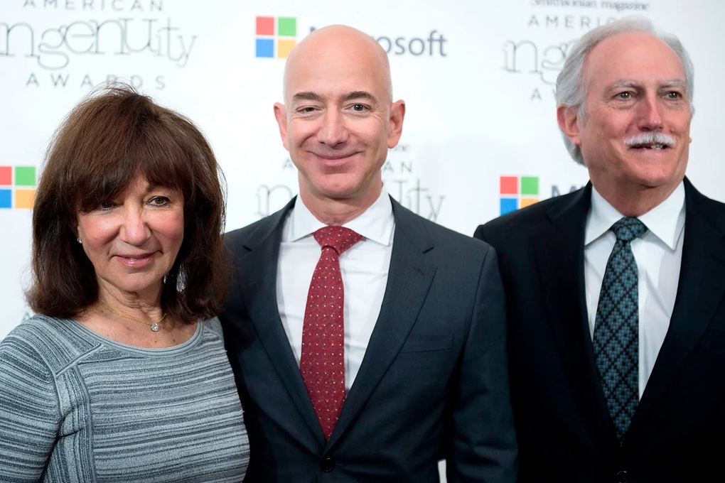 Mẹ tỷ phú Jeff Bezos qua đời ở tuổi 78 - 2 Mẹ tỷ phú Jeff Bezos qua đời ở tuổi 78 - 2