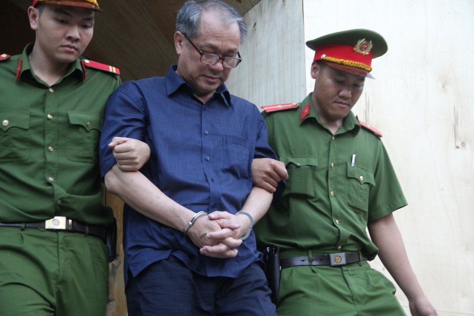 “Đại gia” Hứa Thị Phấn và Phạm Công Danh cùng vắng mặt tại tòa - 2 “Đại gia” Hứa Thị Phấn và Phạm Công Danh cùng vắng mặt tại tòa - 2