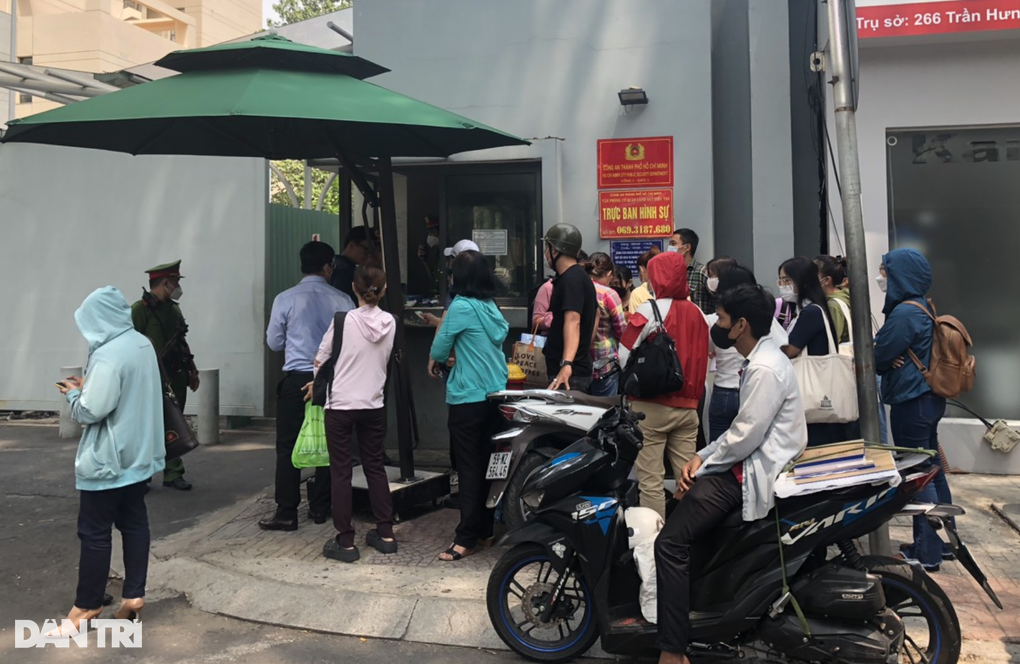 Công an TPHCM tiếp nhận đơn tố cáo hô biến bảo hiểm giữa SCB và Manulife - 1 Công an TPHCM tiếp nhận đơn tố cáo hô biến bảo hiểm giữa SCB và Manulife - 1