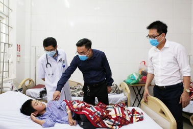 Sau bữa ăn với thịt bê thui, 8 người phải nhập viện cấp cứu