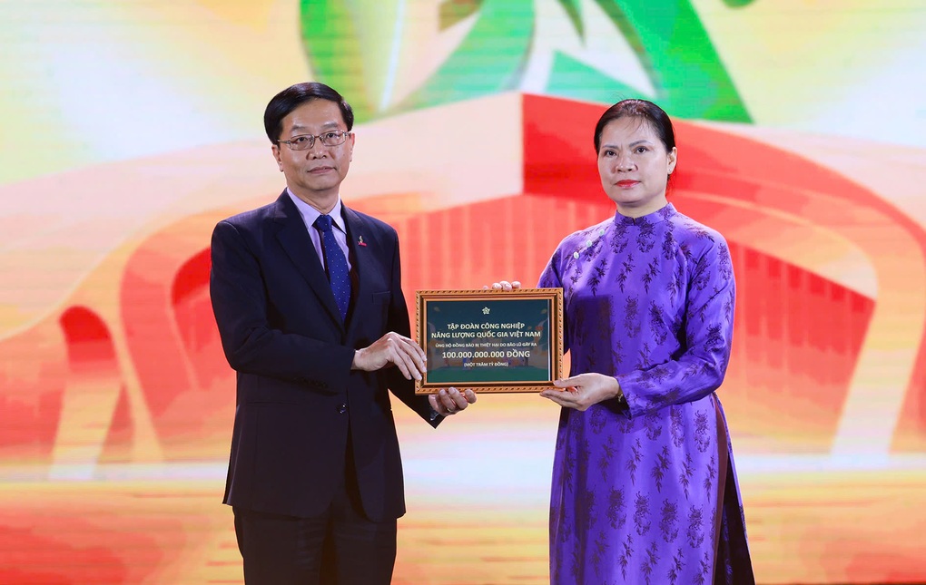 Petrovietnam hỗ trợ các tỉnh miền Trung bị thiên tai - 4 Petrovietnam hỗ trợ các tỉnh miền Trung bị thiên tai - 4