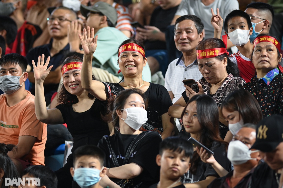 Chảo lửa Thiên Trường gây bất ngờ với nữ tỉ phú Nualphan Lamsam - 8 Chảo lửa Thiên Trường gây bất ngờ với nữ tỉ phú Nualphan Lamsam - 8