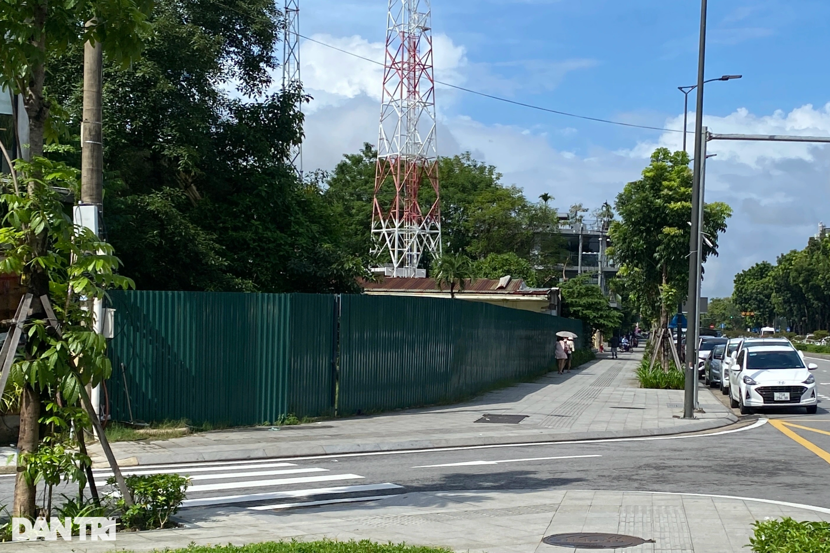 Hue ដេញថ្លៃដីសេវាកម្មពាណិជ្ជកម្មទំហំជាង 1,800m2 នៅទីតាំងសំខាន់ - ១ Huế đấu giá khu đất thương mại dịch vụ hơn 1.800m2 ở vị trí đắc địa - 1