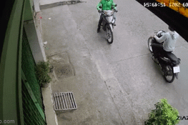 Trộm iPhone rồi nhắn tin lừa người thân nạn nhân chuyển tiền