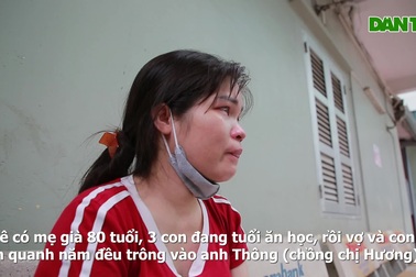 Mẹ khóc nghẹn vì các con xin thôi học để có tiền cho em bé út chữa bệnh